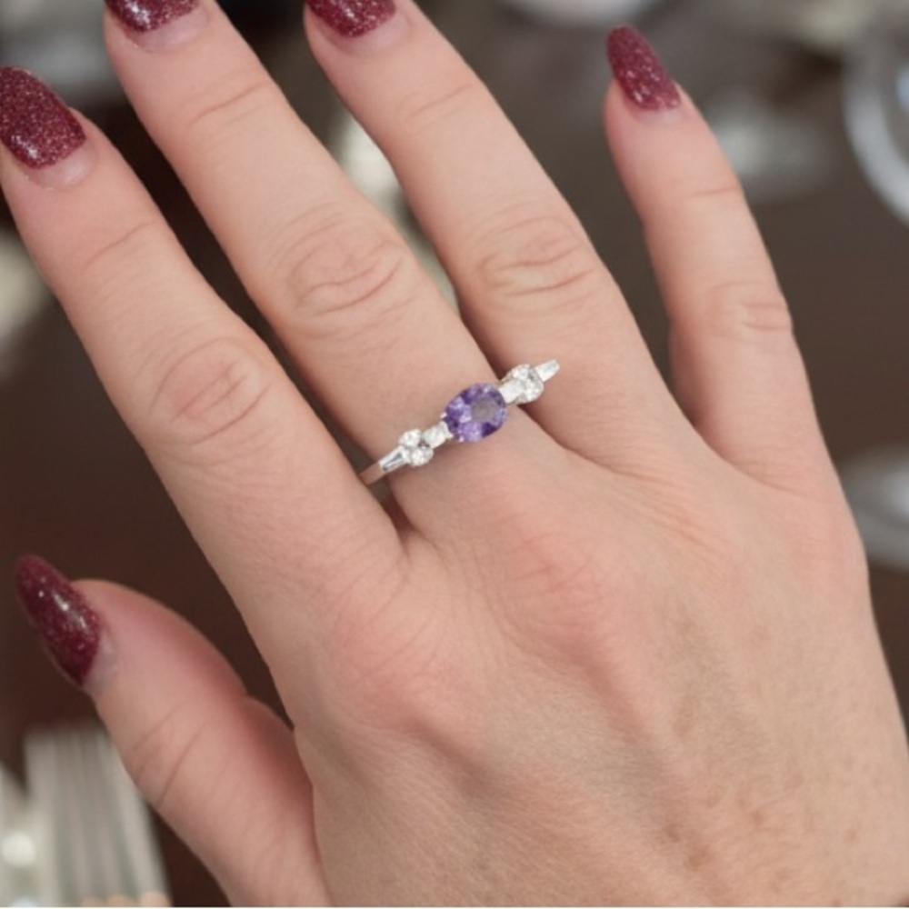 Elegant‎ Sterling Silver and Purple Amethyst Gemstone Ring - Picture 4 of 8